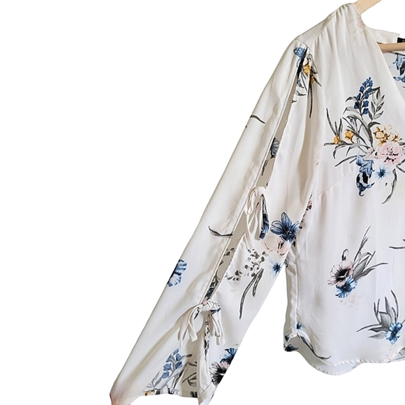 Dynamite Floral Tie-Sleeve Blouse Cream White Size Large - Picture 2 of 5